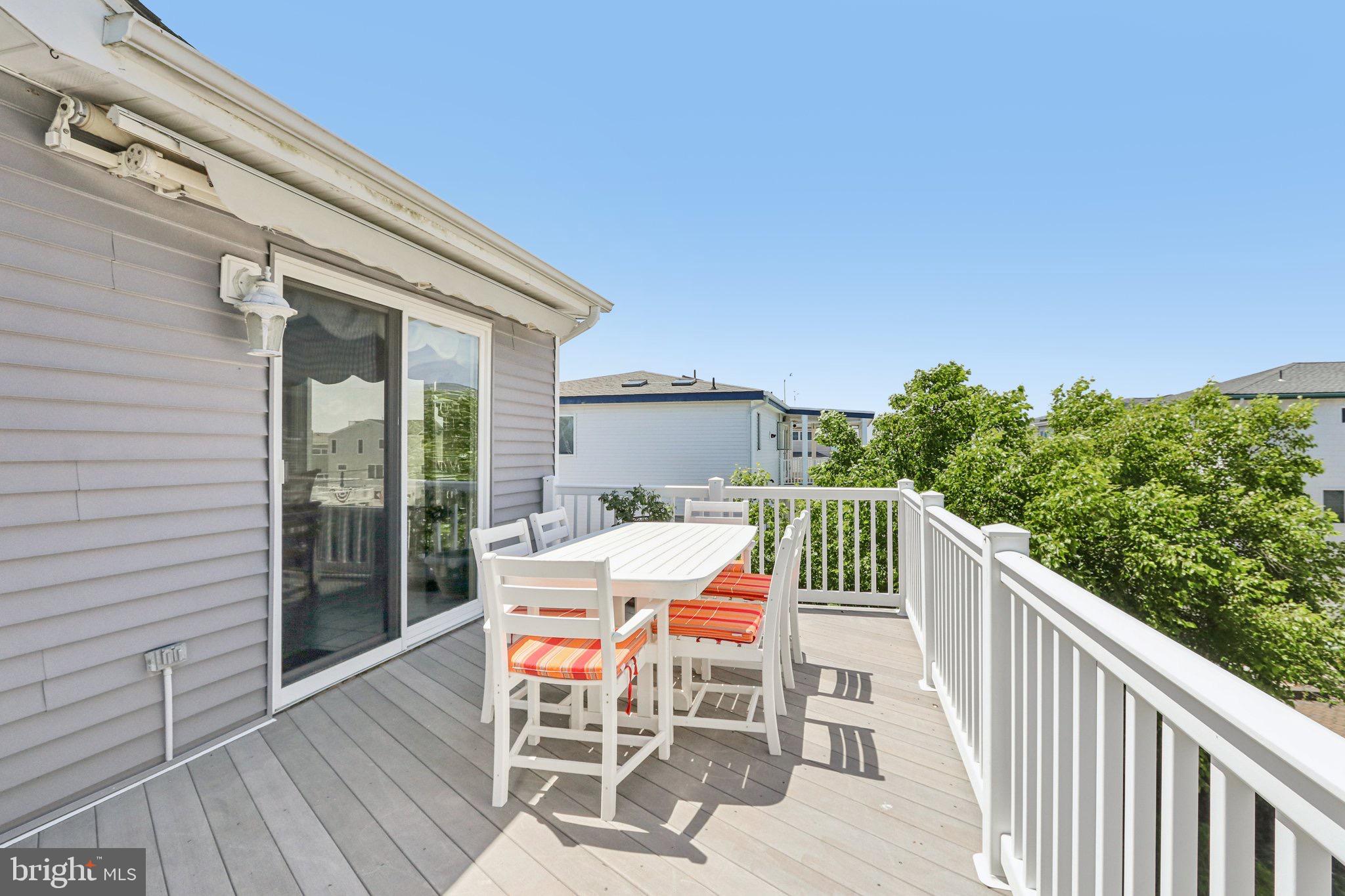 103 W Jeanette Ave