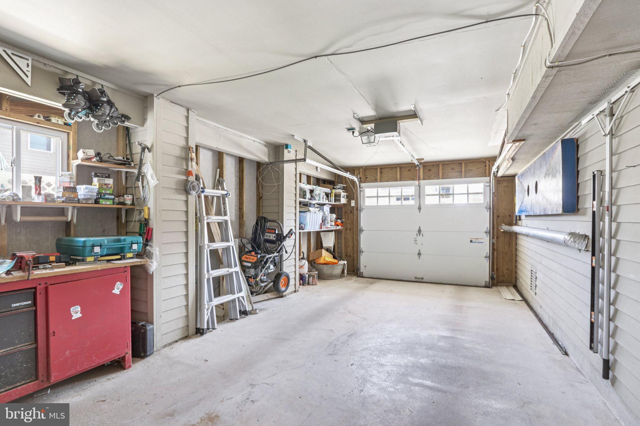 103 W Jeanette Ave