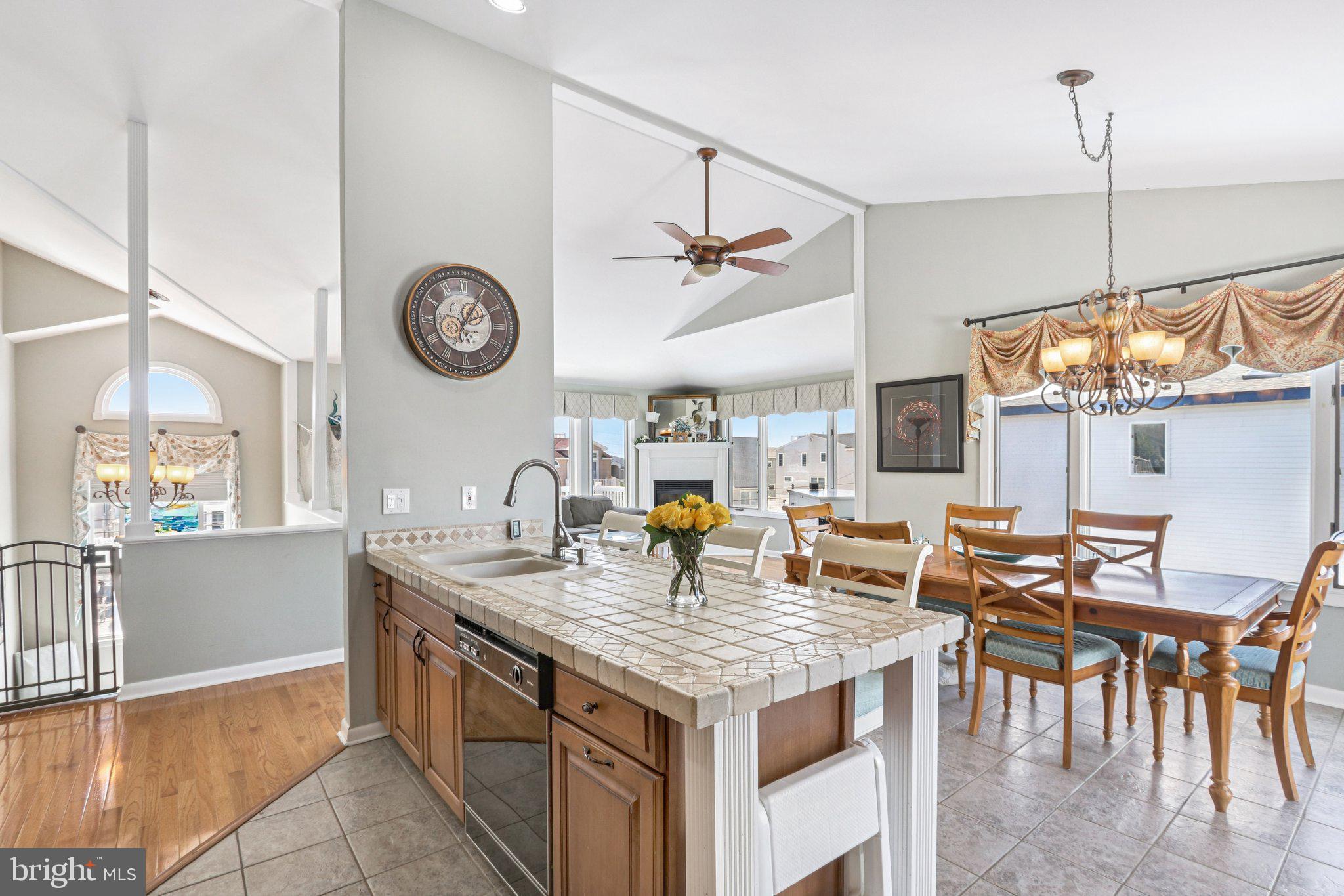 103 W Jeanette Ave