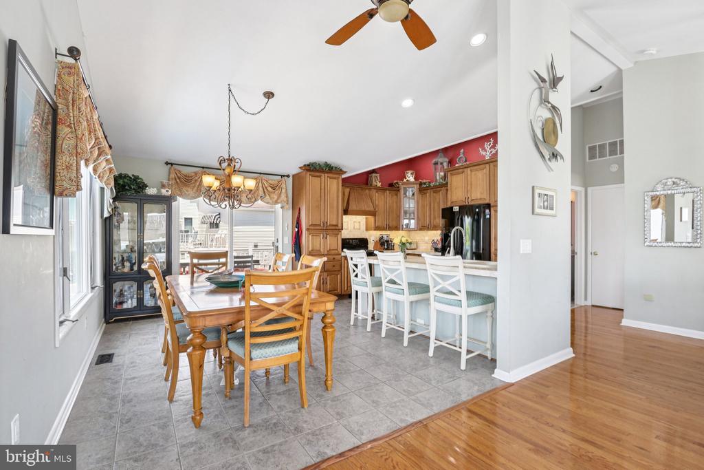 103 W Jeanette Ave