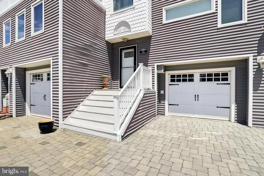 103 W Jeanette Ave