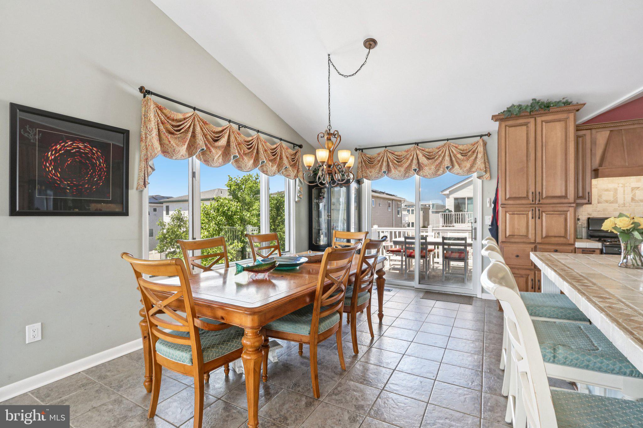 103 W Jeanette Ave