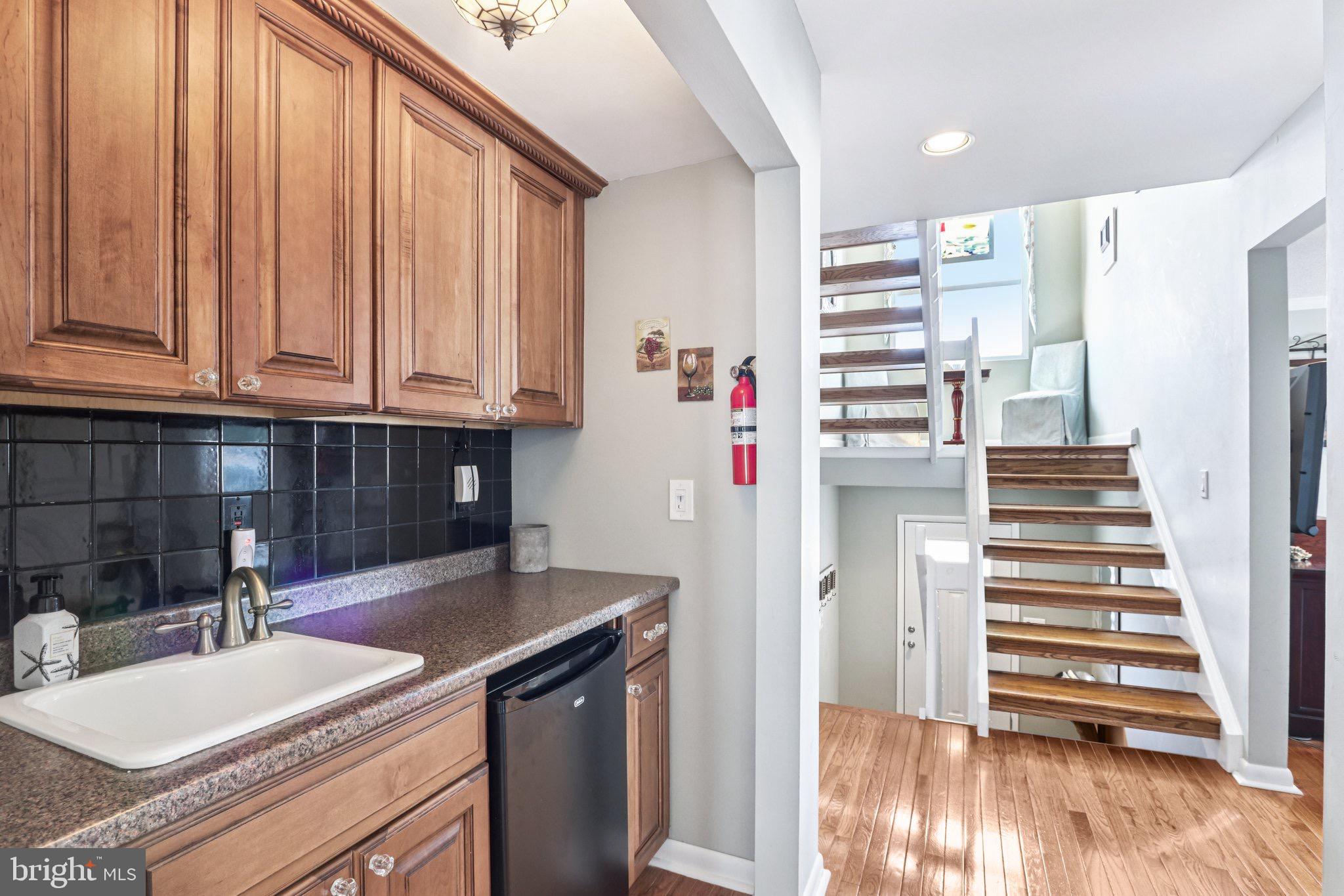 103 W Jeanette Ave