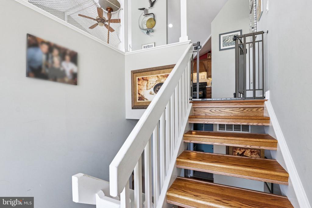 103 W Jeanette Ave