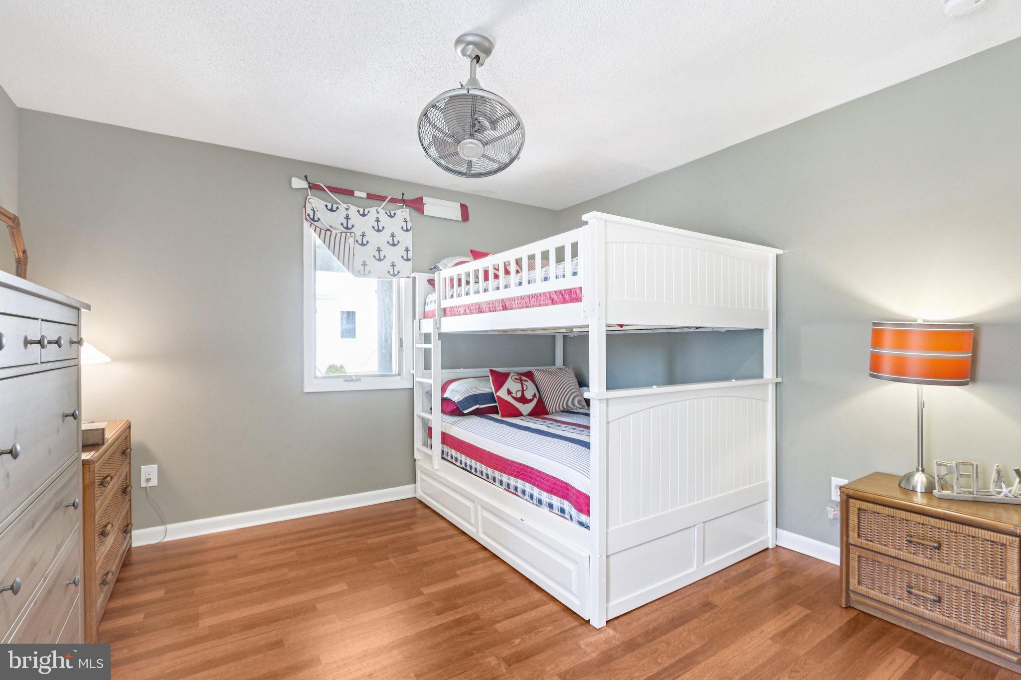 103 W Jeanette Ave