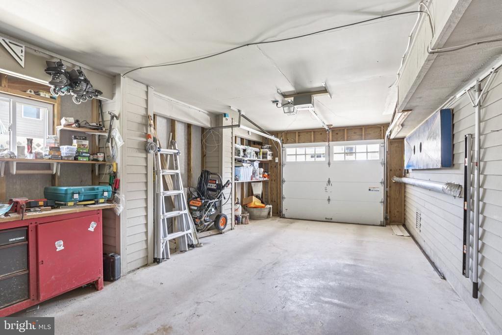 103 W Jeanette Ave