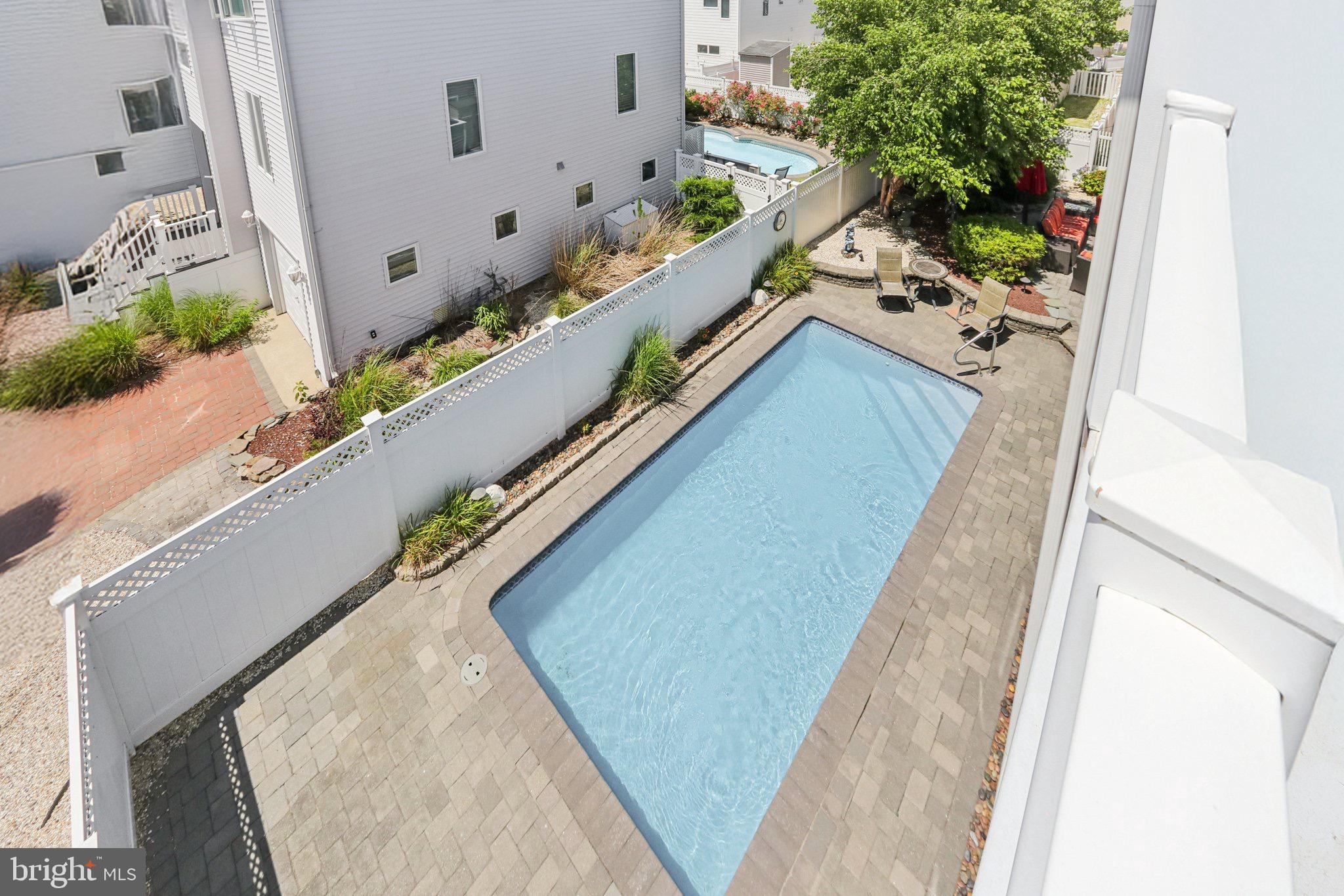103 W Jeanette Ave