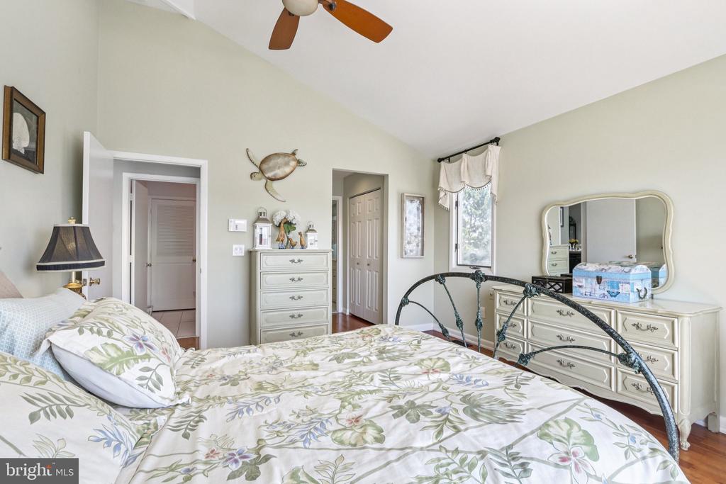 103 W Jeanette Ave