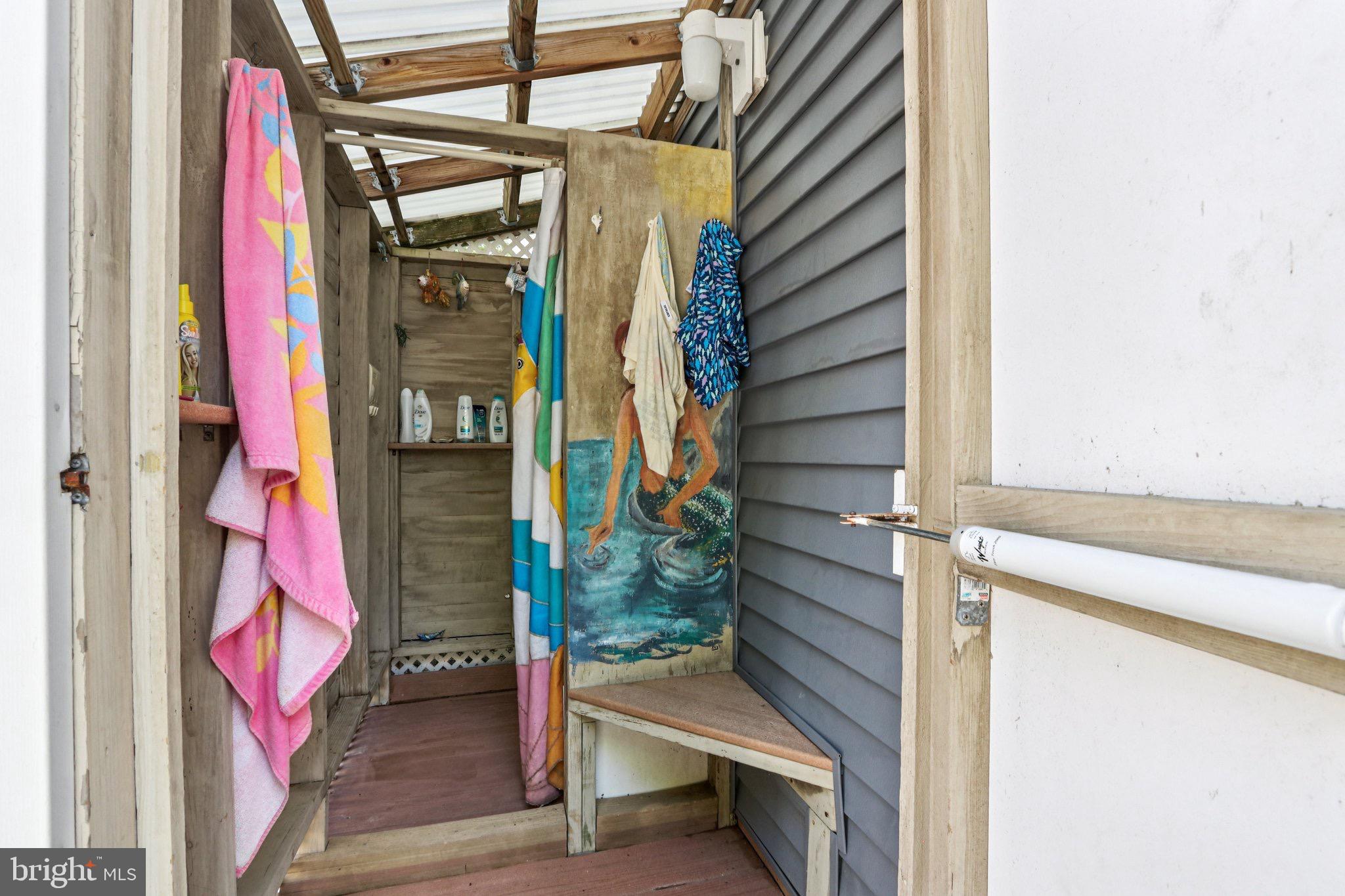 103 W Jeanette Ave