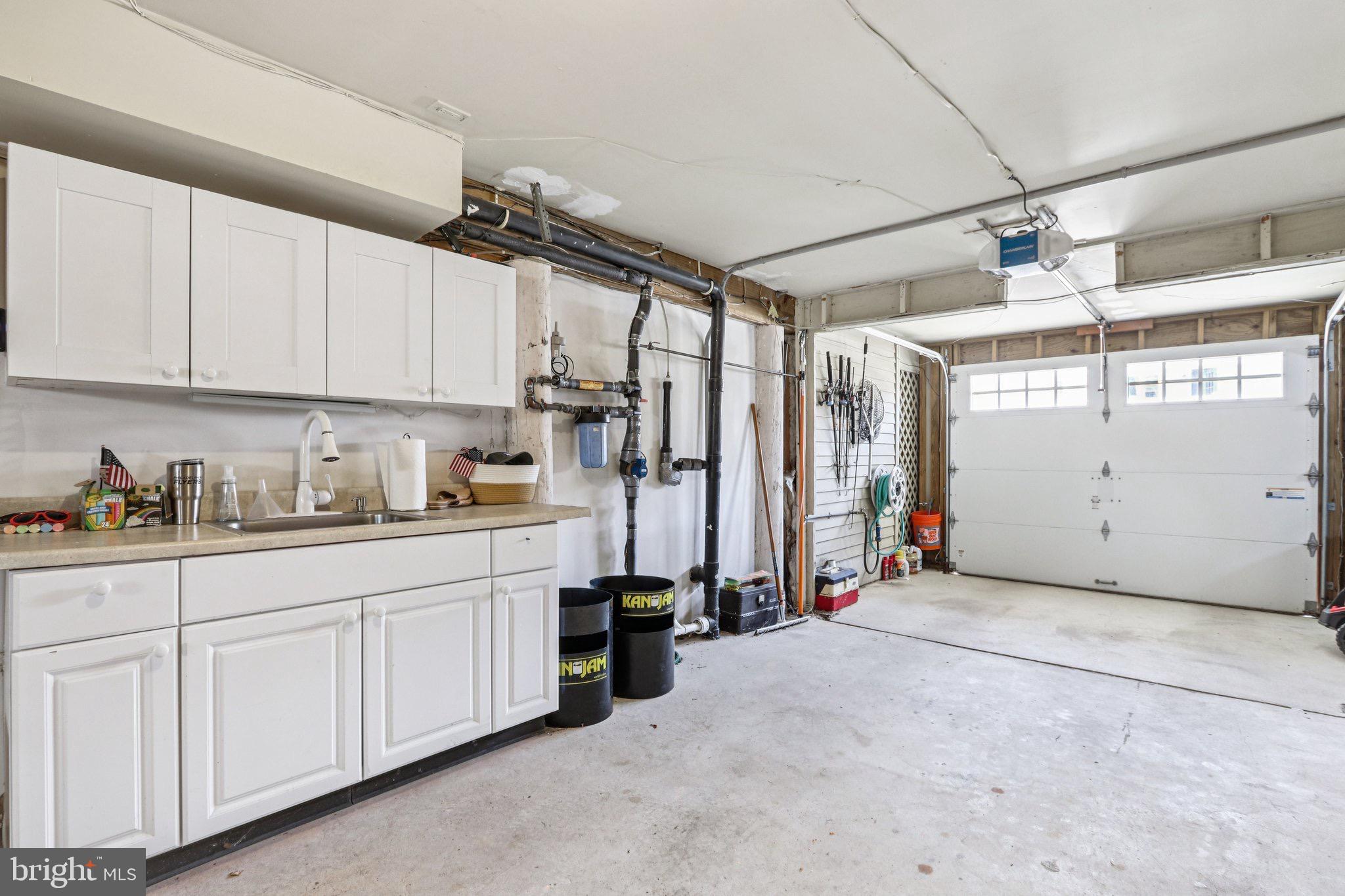 103 W Jeanette Ave