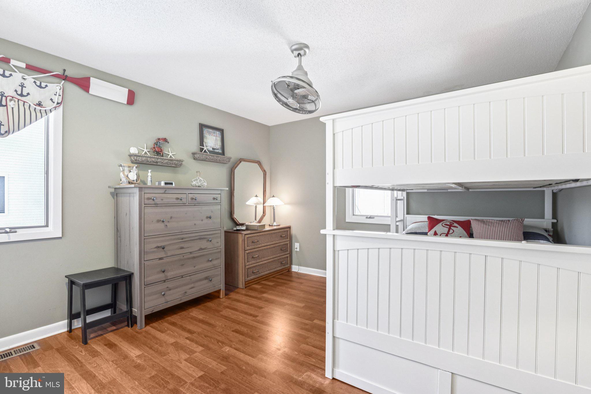 103 W Jeanette Ave