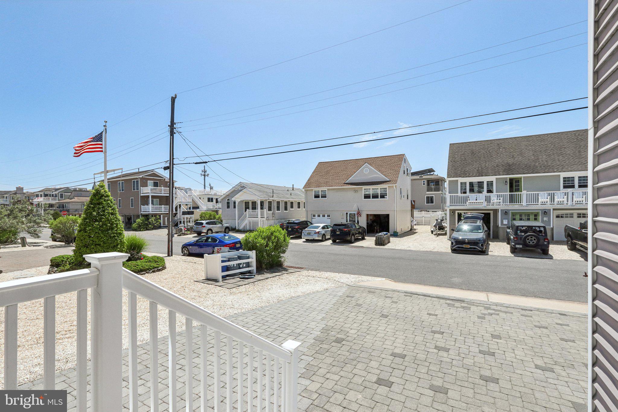 103 W Jeanette Ave