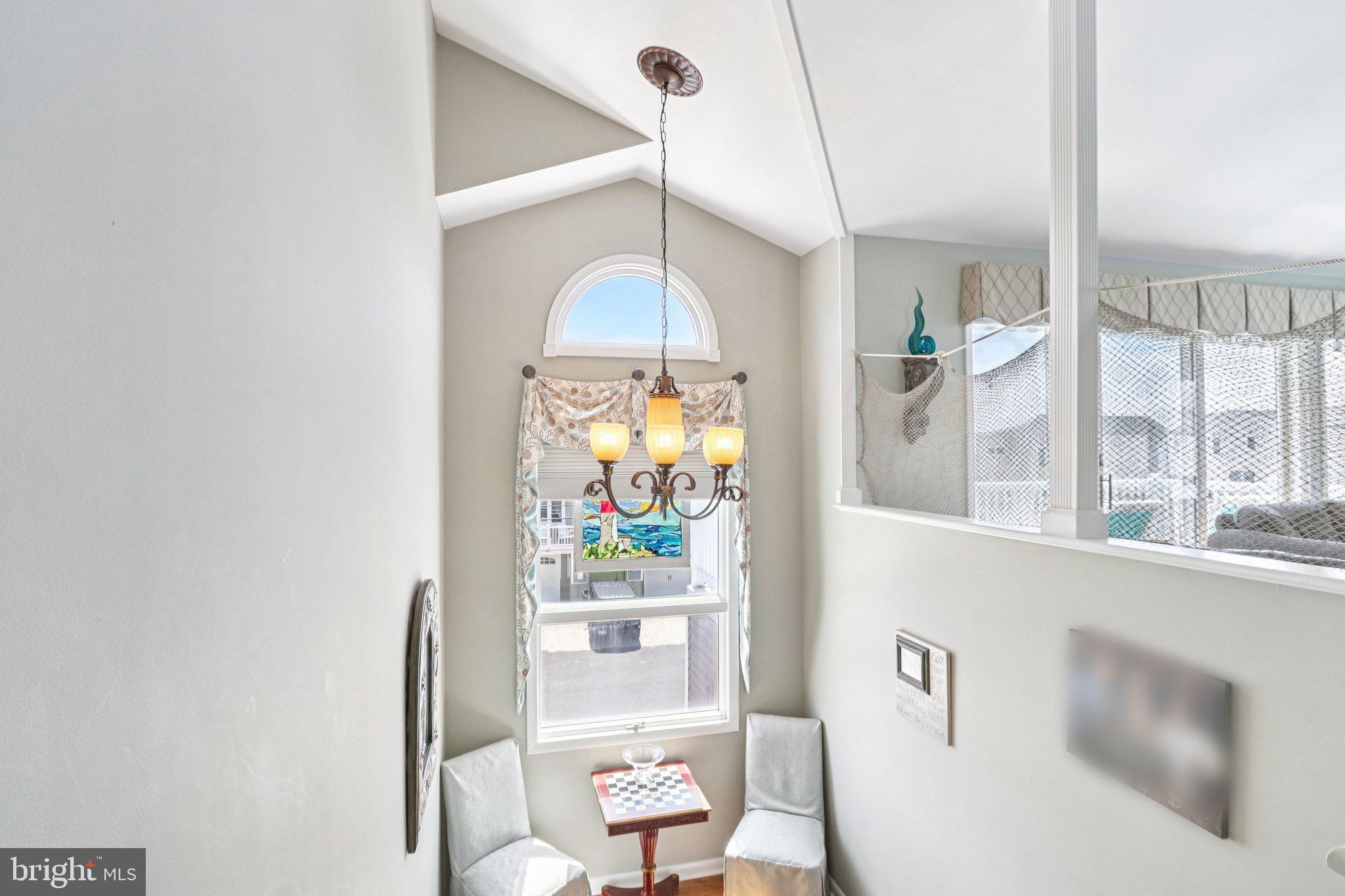 103 W Jeanette Ave