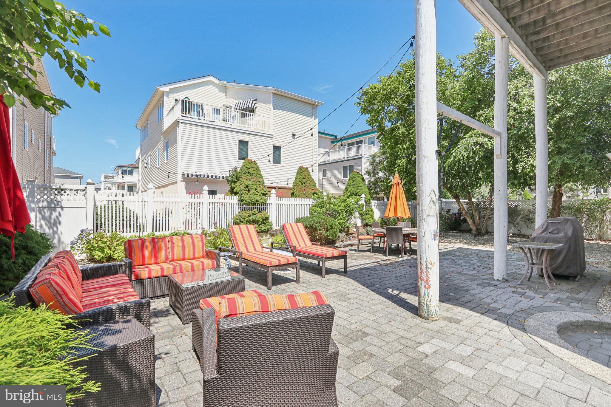 103 W Jeanette Ave