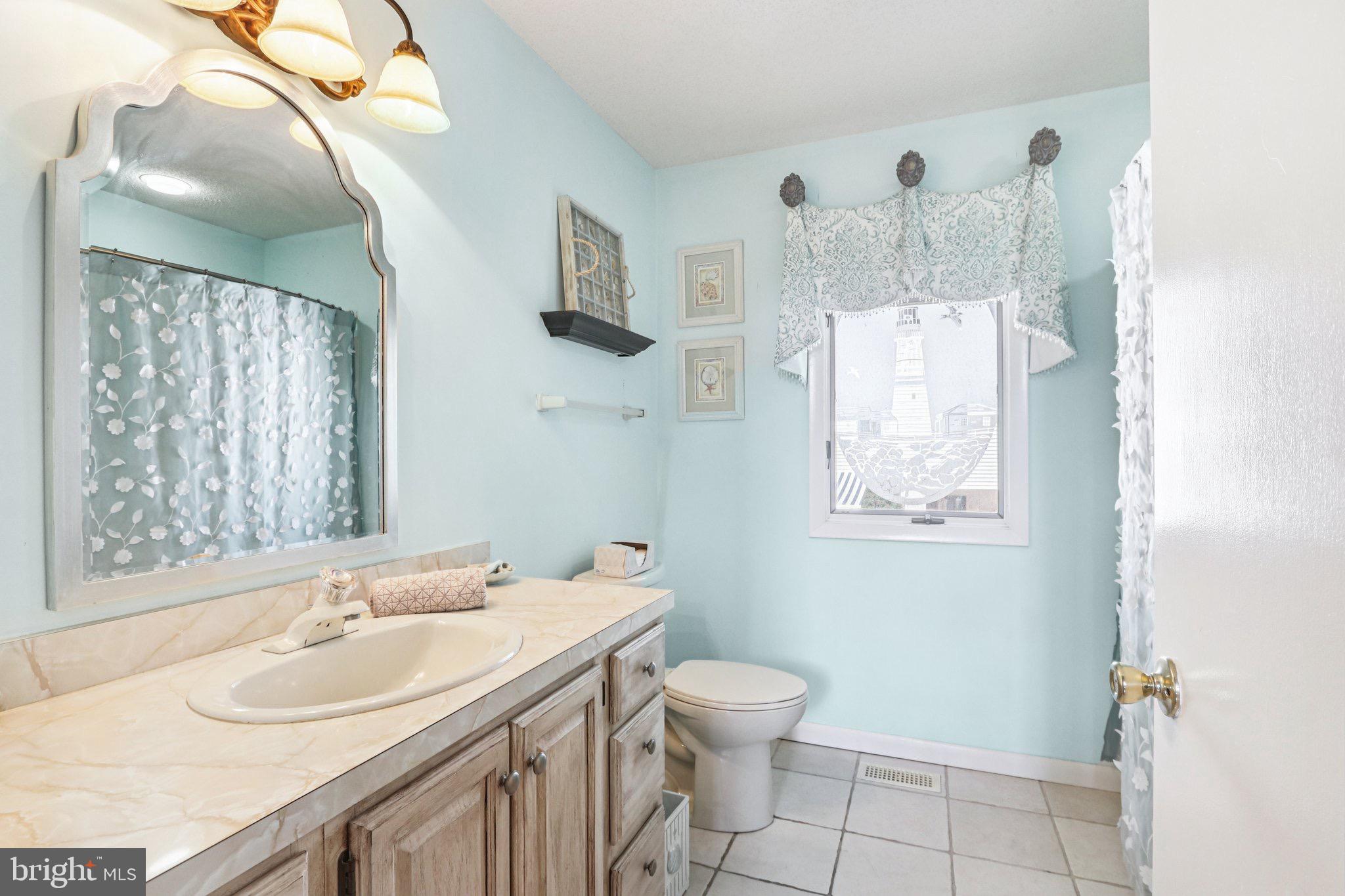 103 W Jeanette Ave
