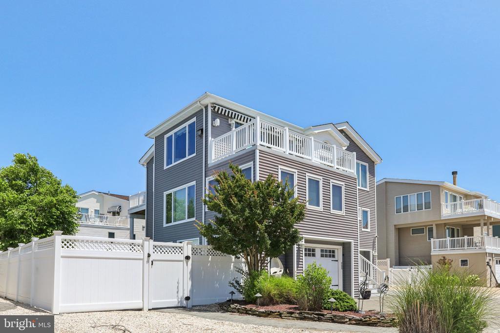 103 W Jeanette Ave