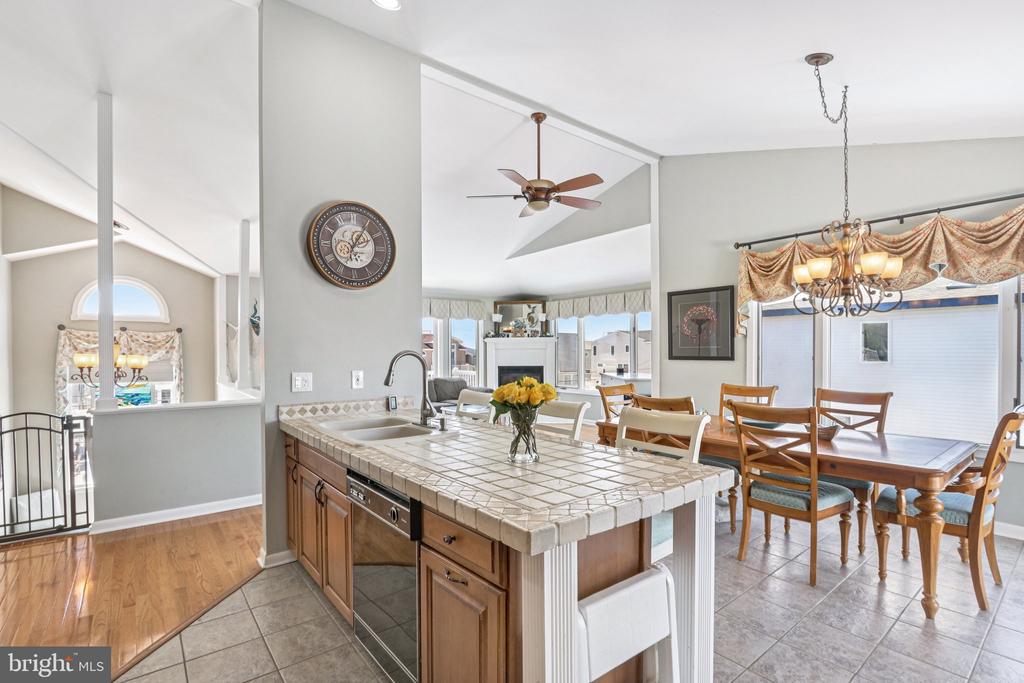 103 W Jeanette Ave