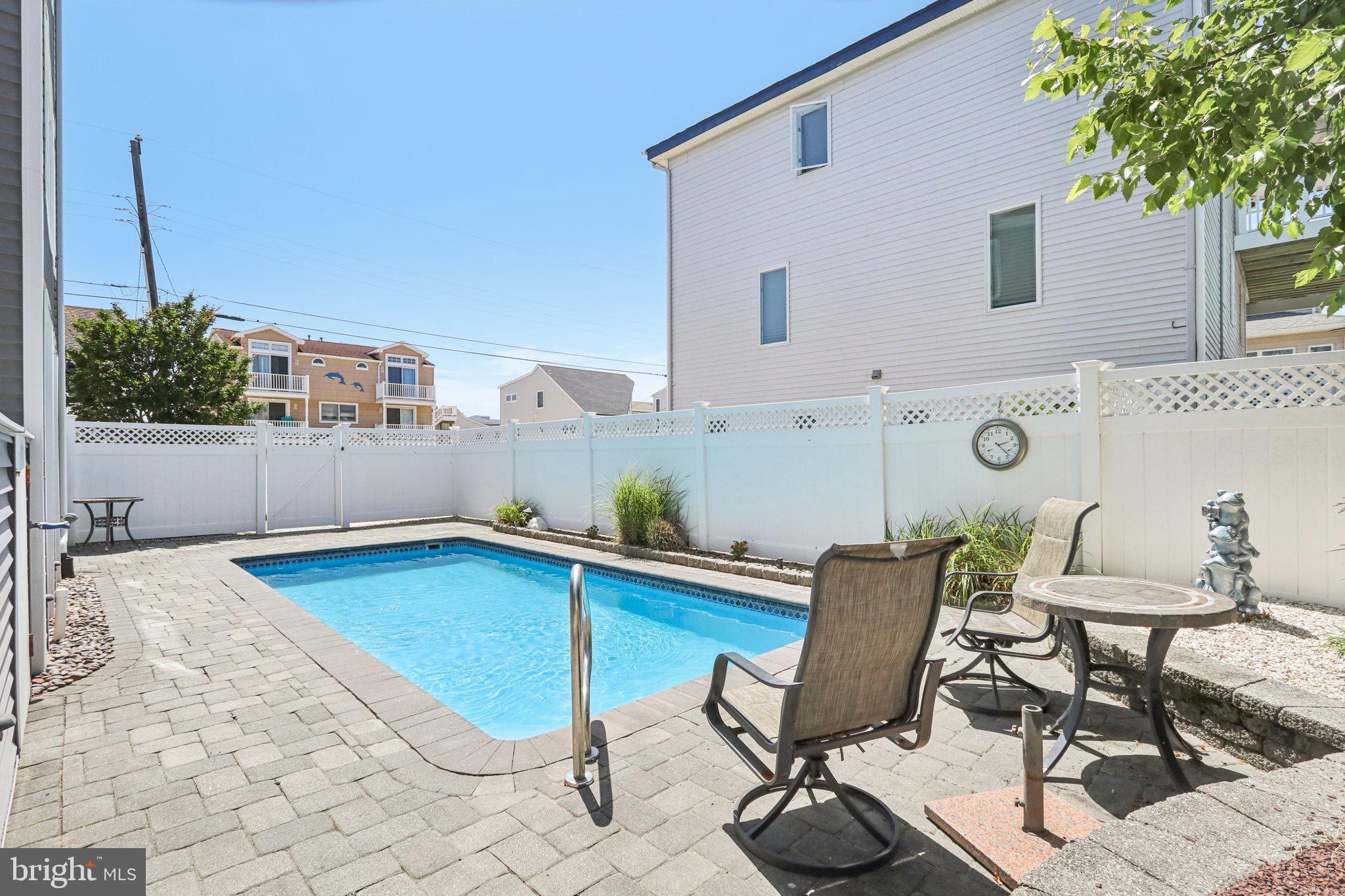103 W Jeanette Ave