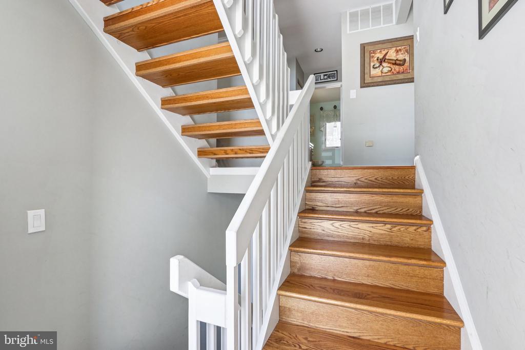 103 W Jeanette Ave