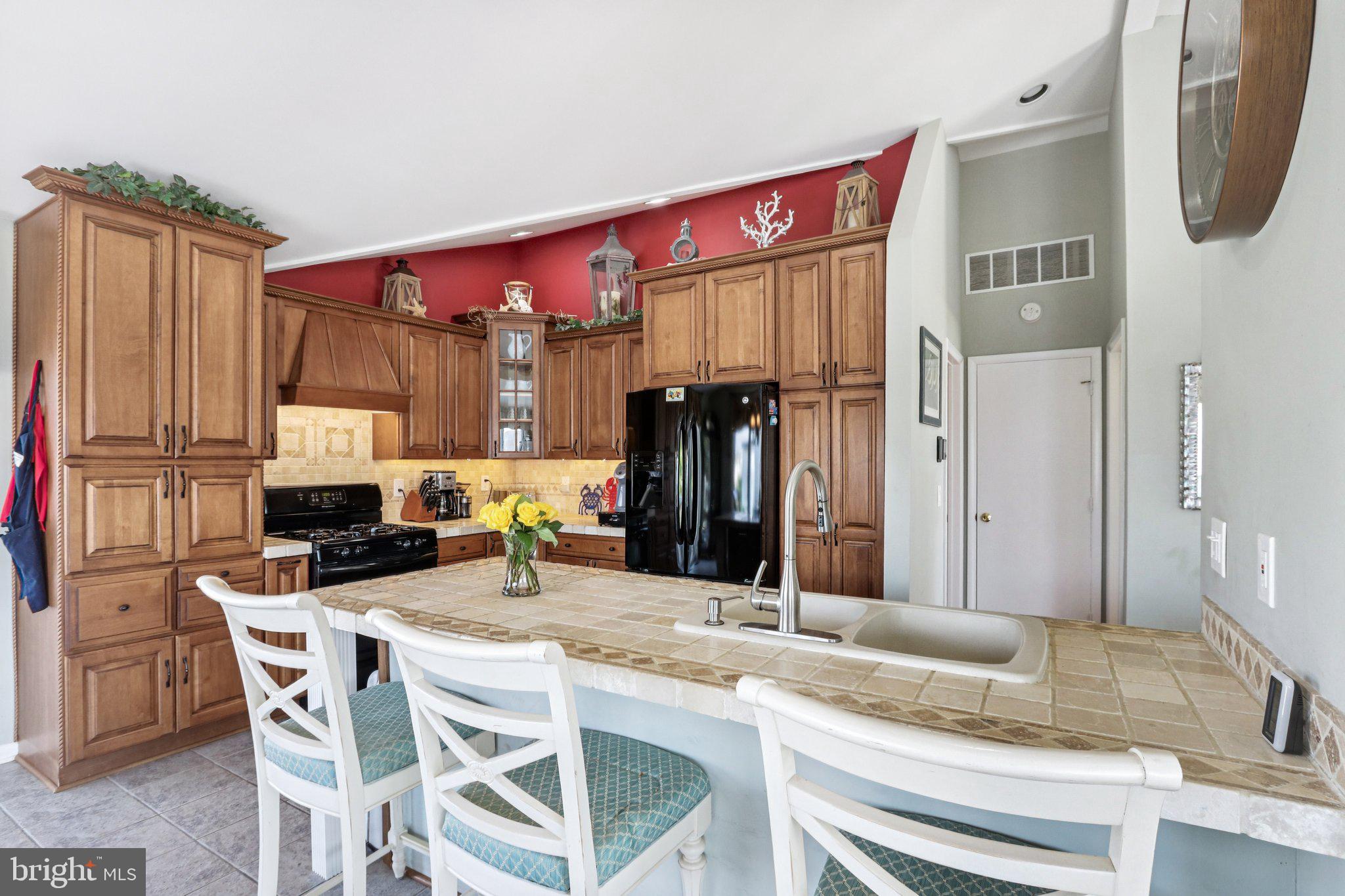 103 W Jeanette Ave