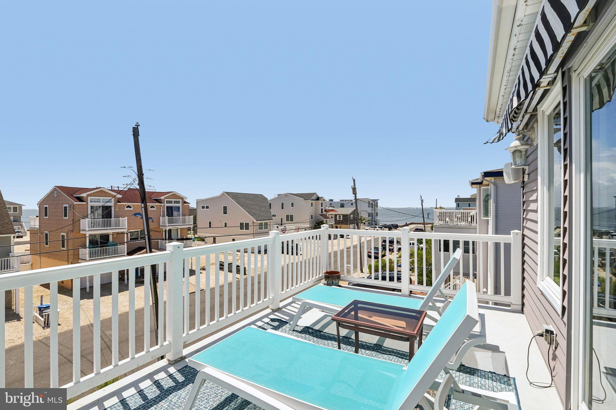 103 W Jeanette Ave