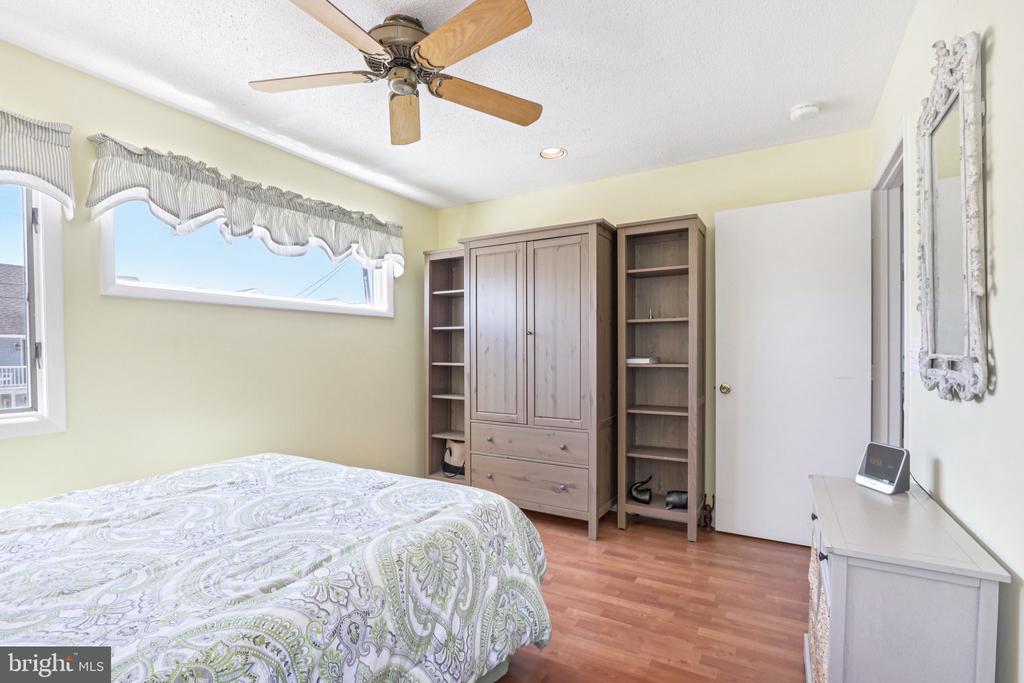 103 W Jeanette Ave