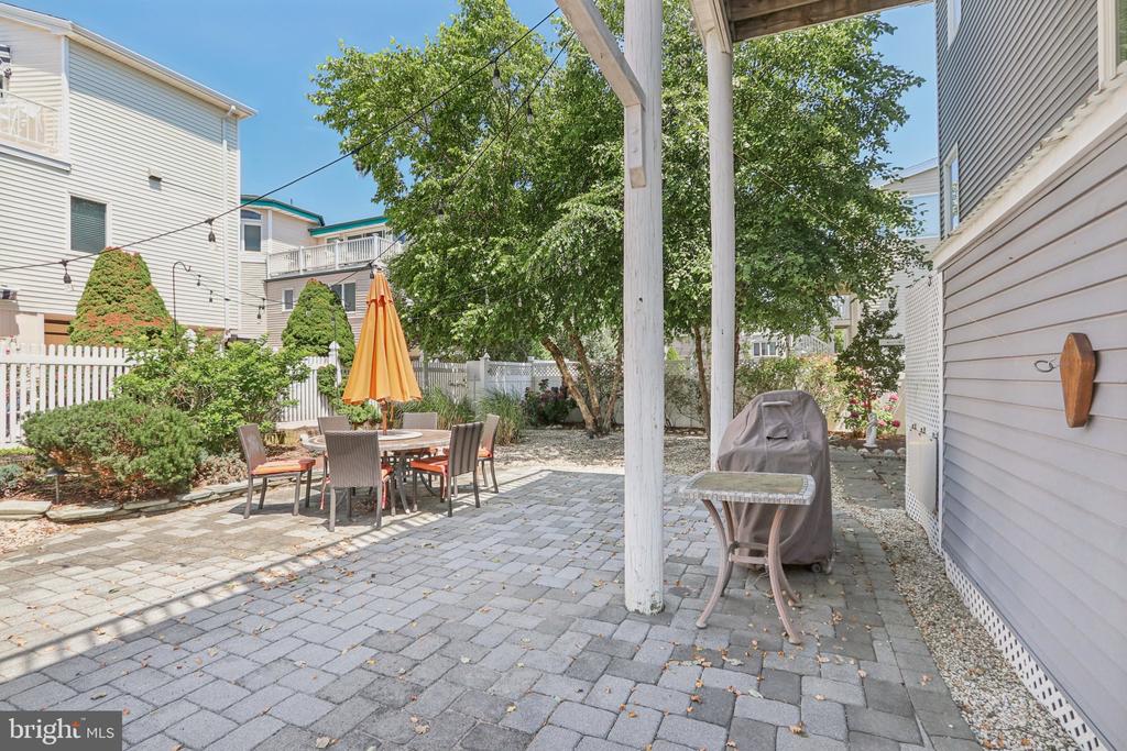 103 W Jeanette Ave