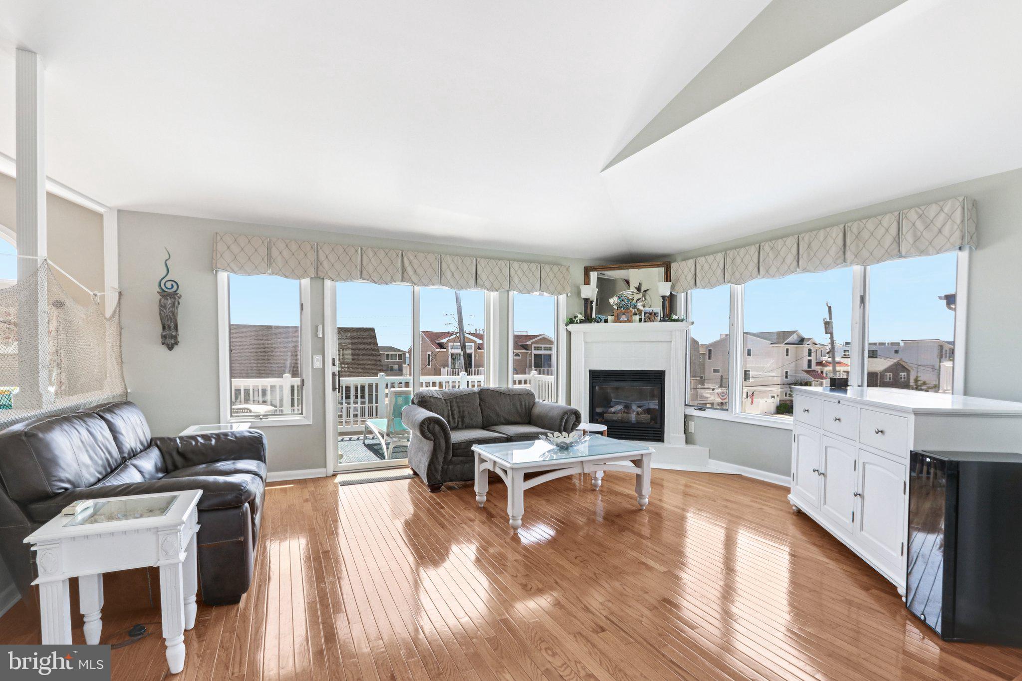 103 W Jeanette Ave