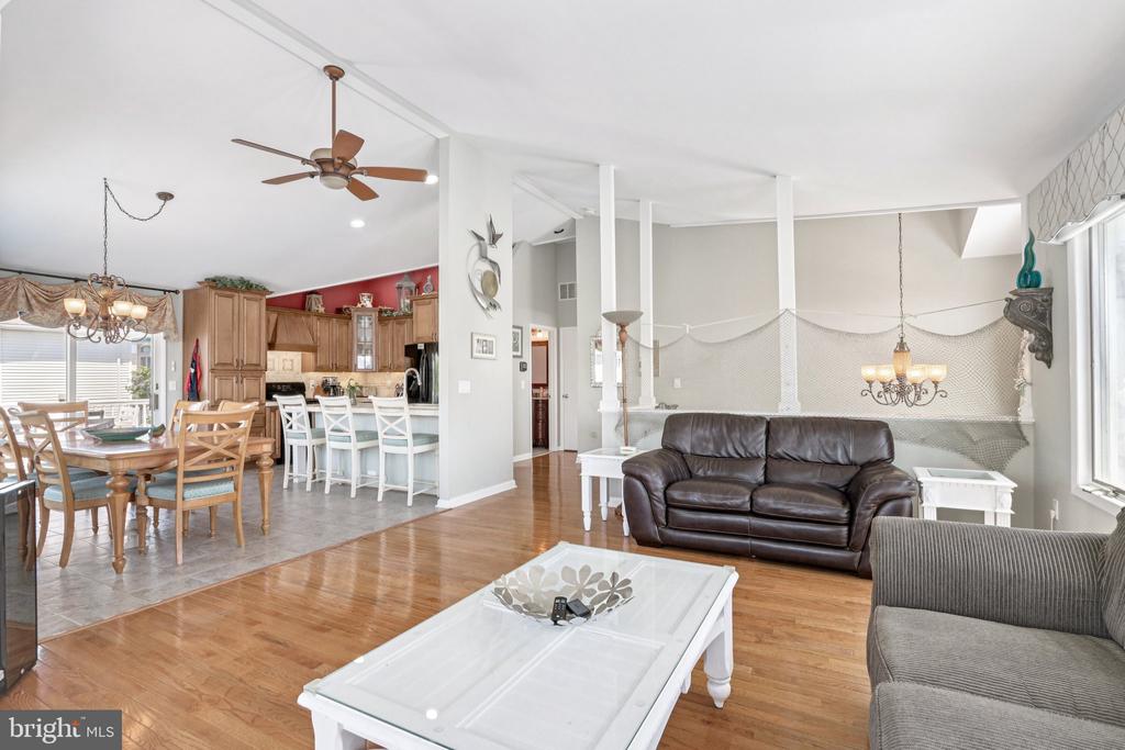 103 W Jeanette Ave