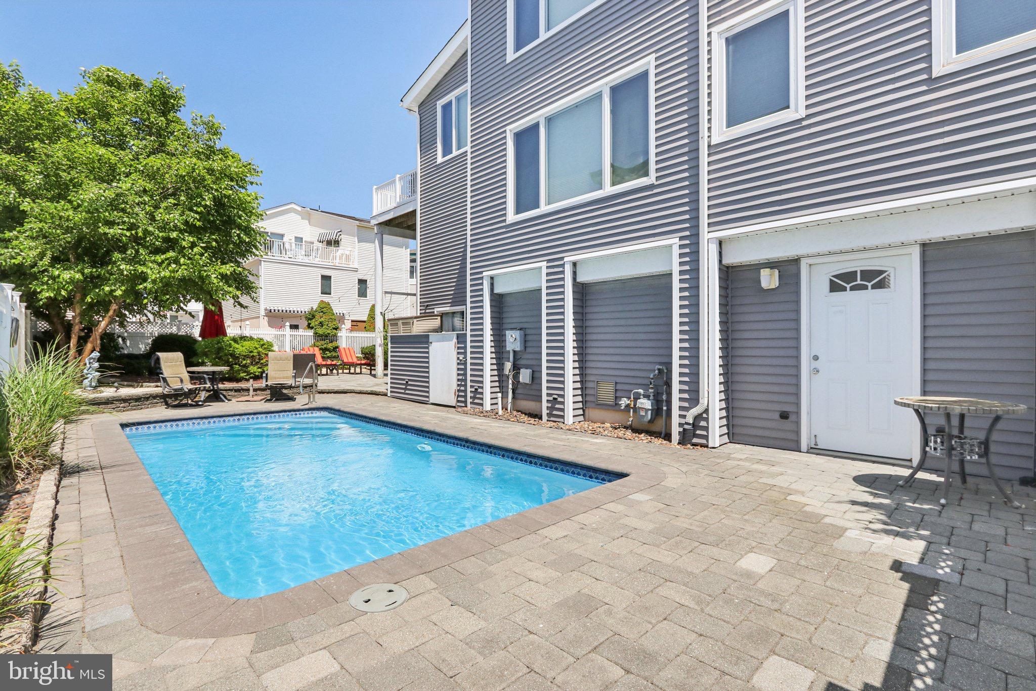 103 W Jeanette Ave