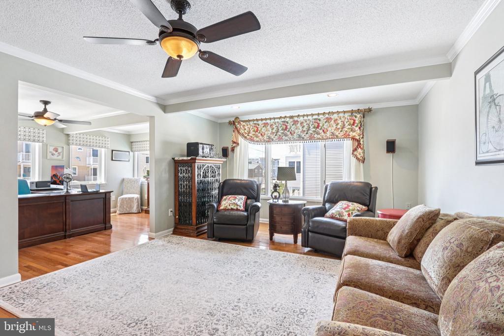 103 W Jeanette Ave