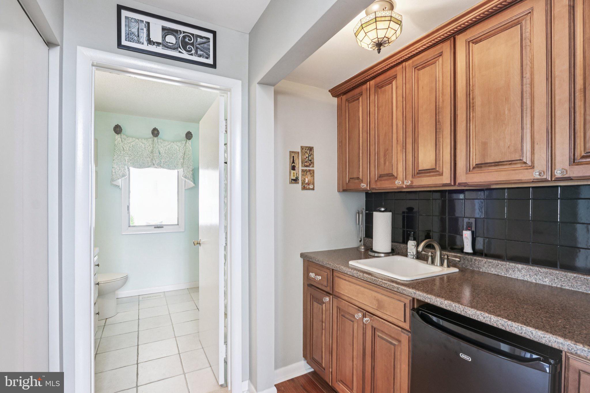 103 W Jeanette Ave