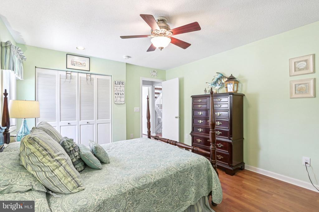 103 W Jeanette Ave