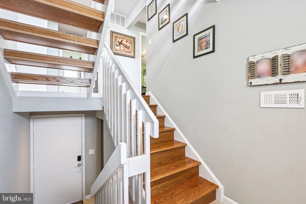 103 W Jeanette Ave