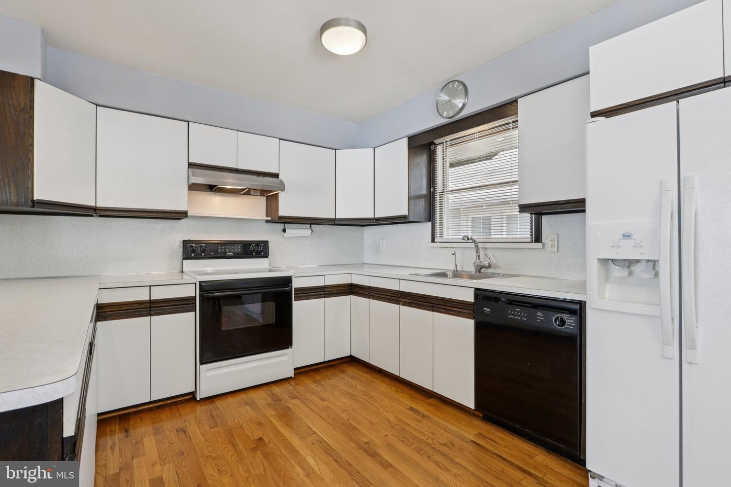 218 Swan Blvd