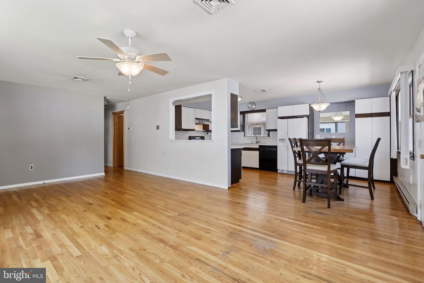 218 Swan Blvd