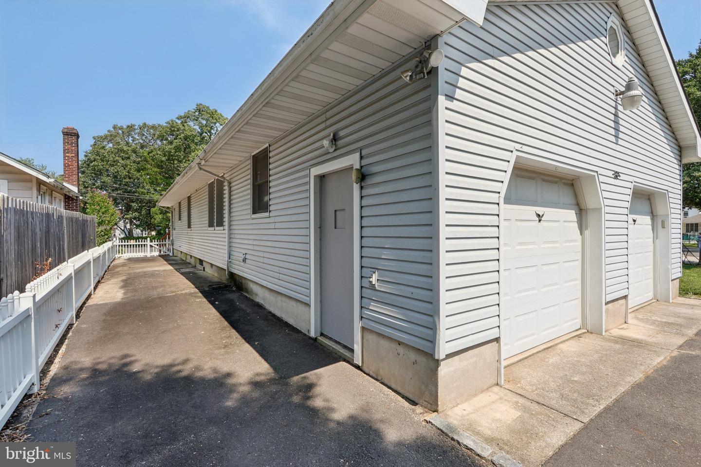 218 Swan Blvd