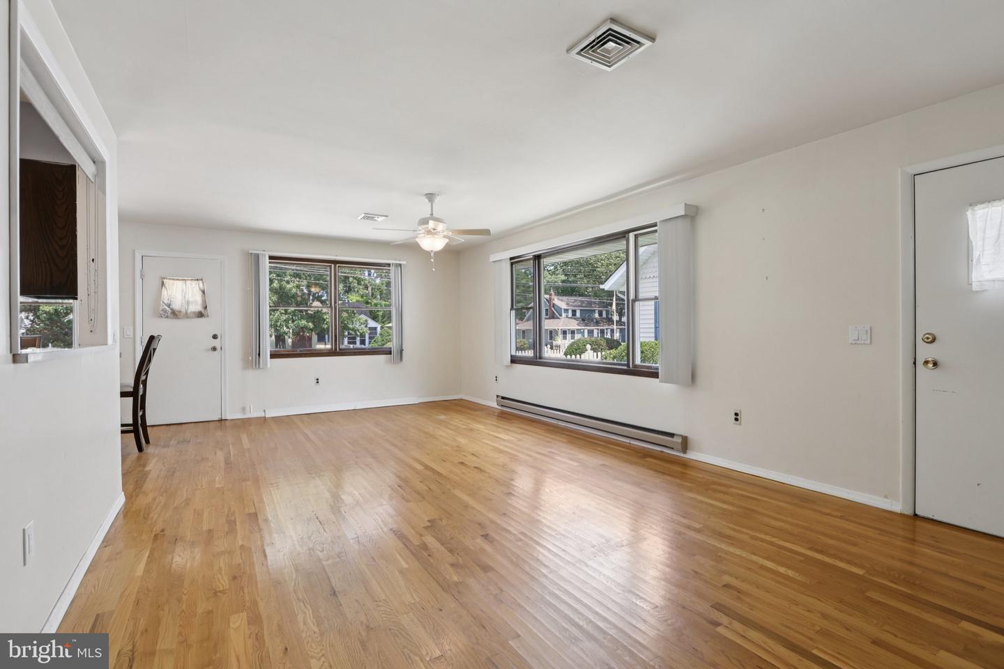 218 Swan Blvd