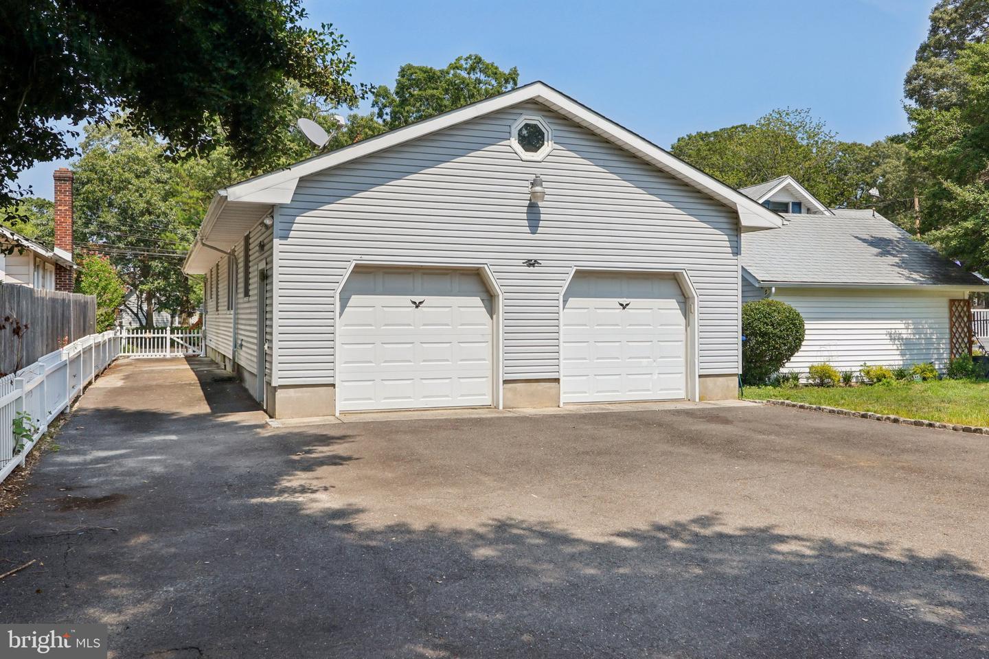 218 Swan Blvd