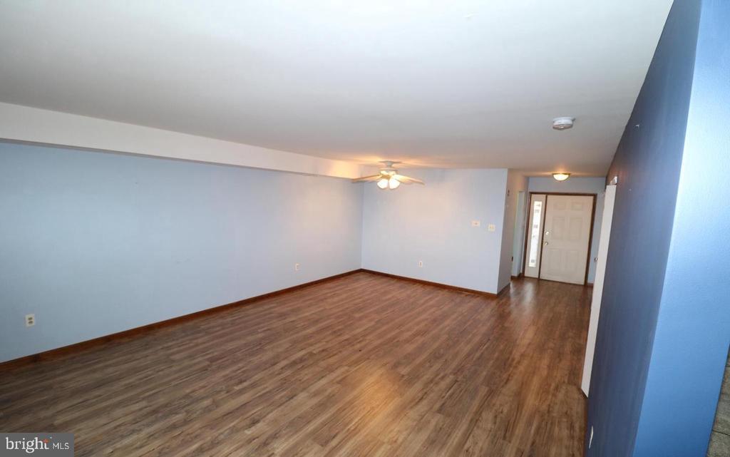 7 W PLAYHOUSE DRIVE