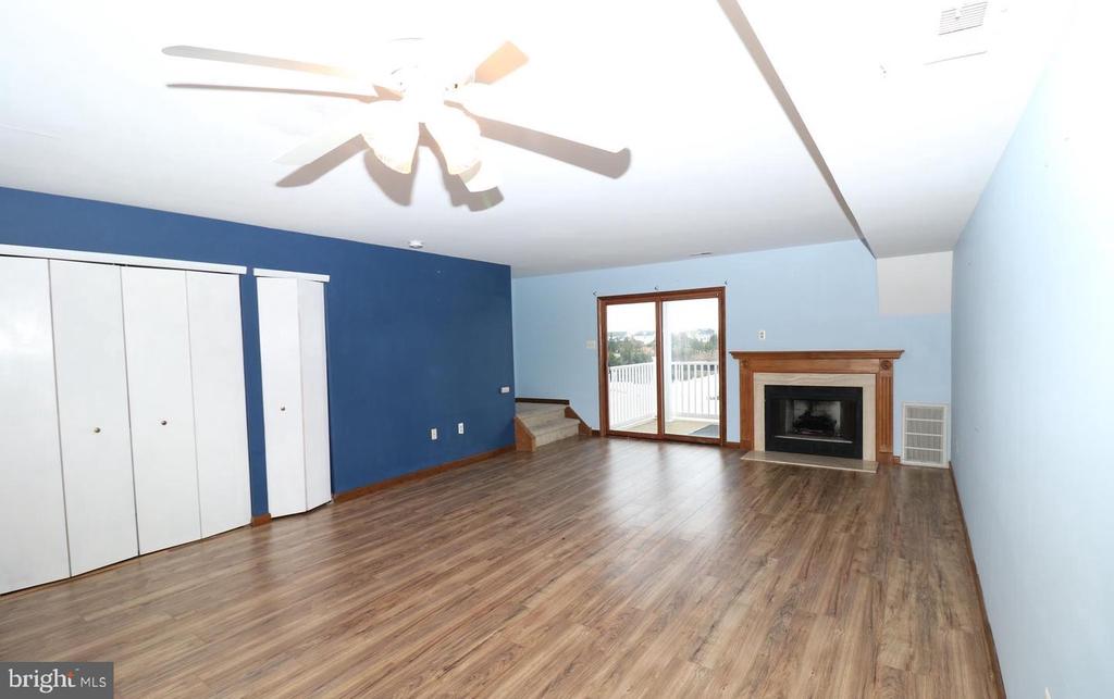 7 W PLAYHOUSE DRIVE