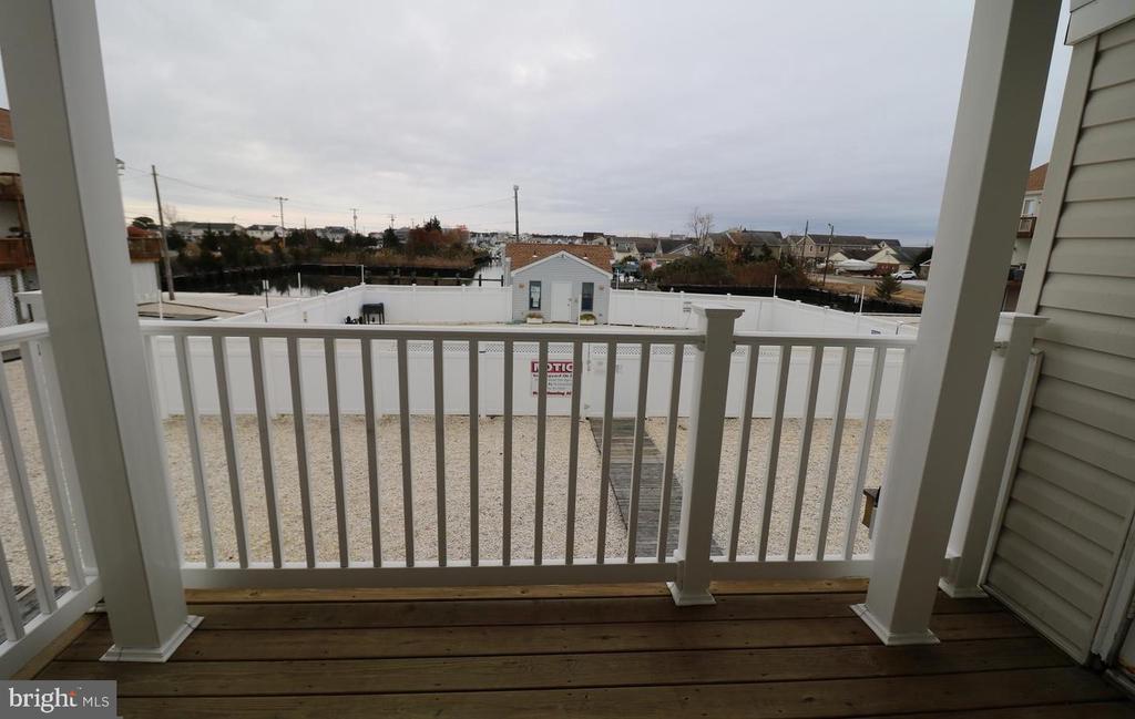7 W PLAYHOUSE DRIVE