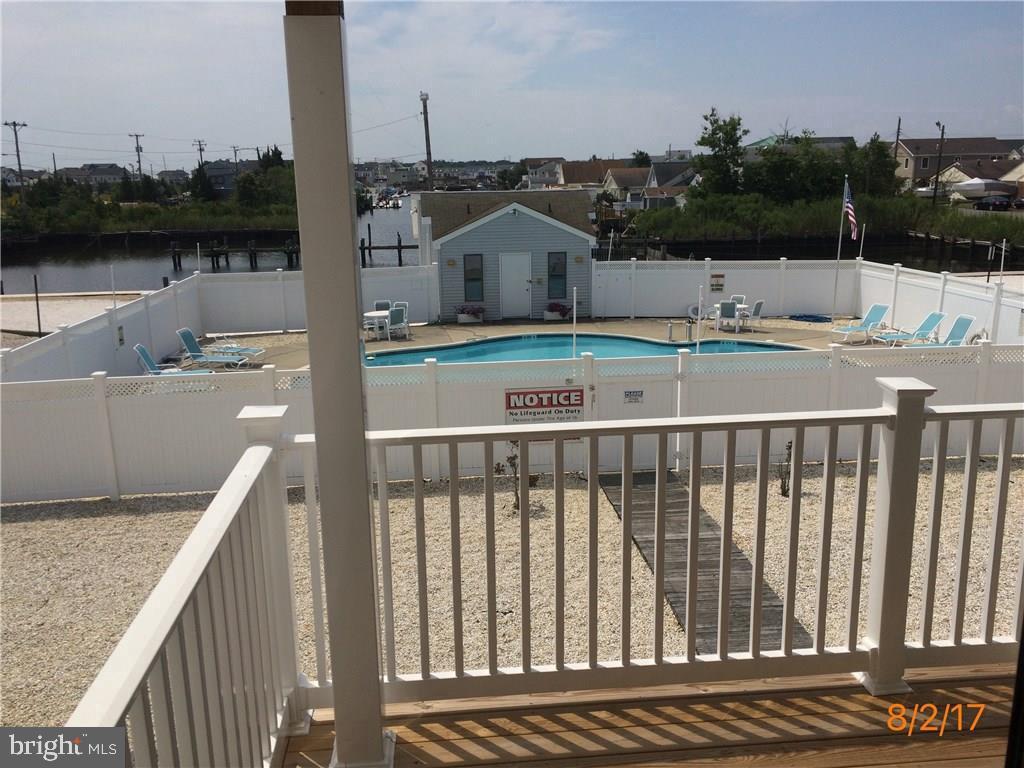7 W PLAYHOUSE DRIVE