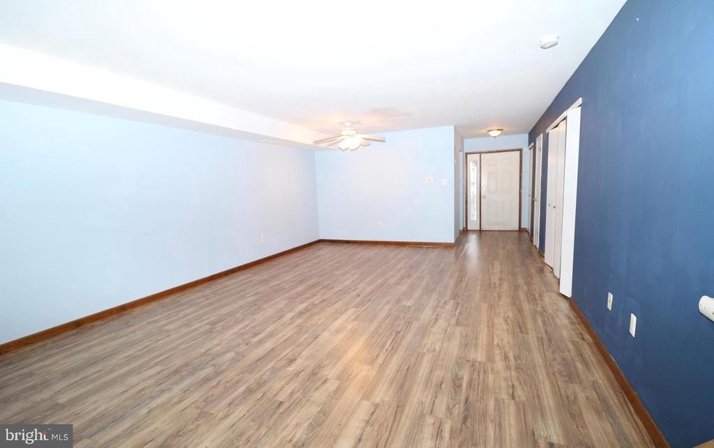 7 W PLAYHOUSE DRIVE