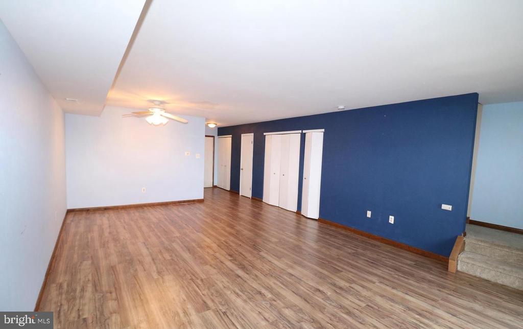 7 W PLAYHOUSE DRIVE