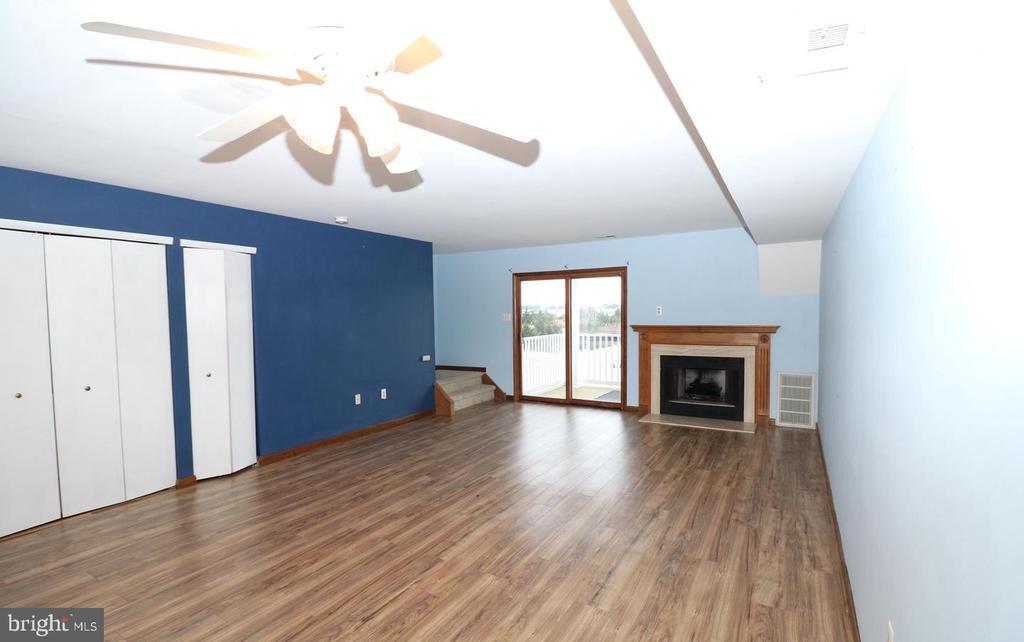 7 W PLAYHOUSE DRIVE