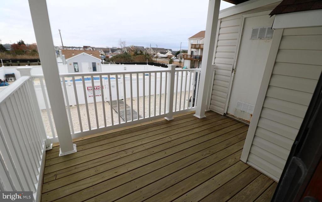 7 W PLAYHOUSE DRIVE