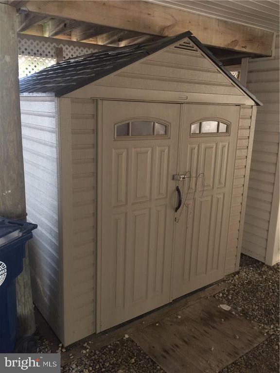 7 W PLAYHOUSE DRIVE