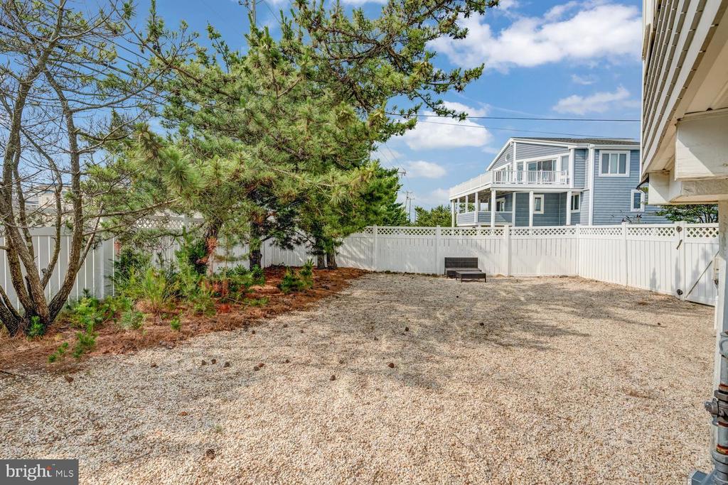 1100-A- LONG BEACH BOULEVARD Unit: EMILIE LANE