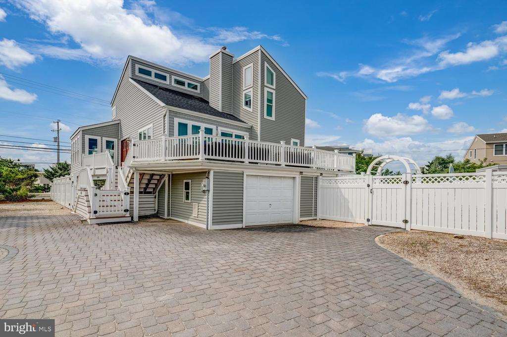 1100-A- LONG BEACH BOULEVARD Unit: EMILIE LANE